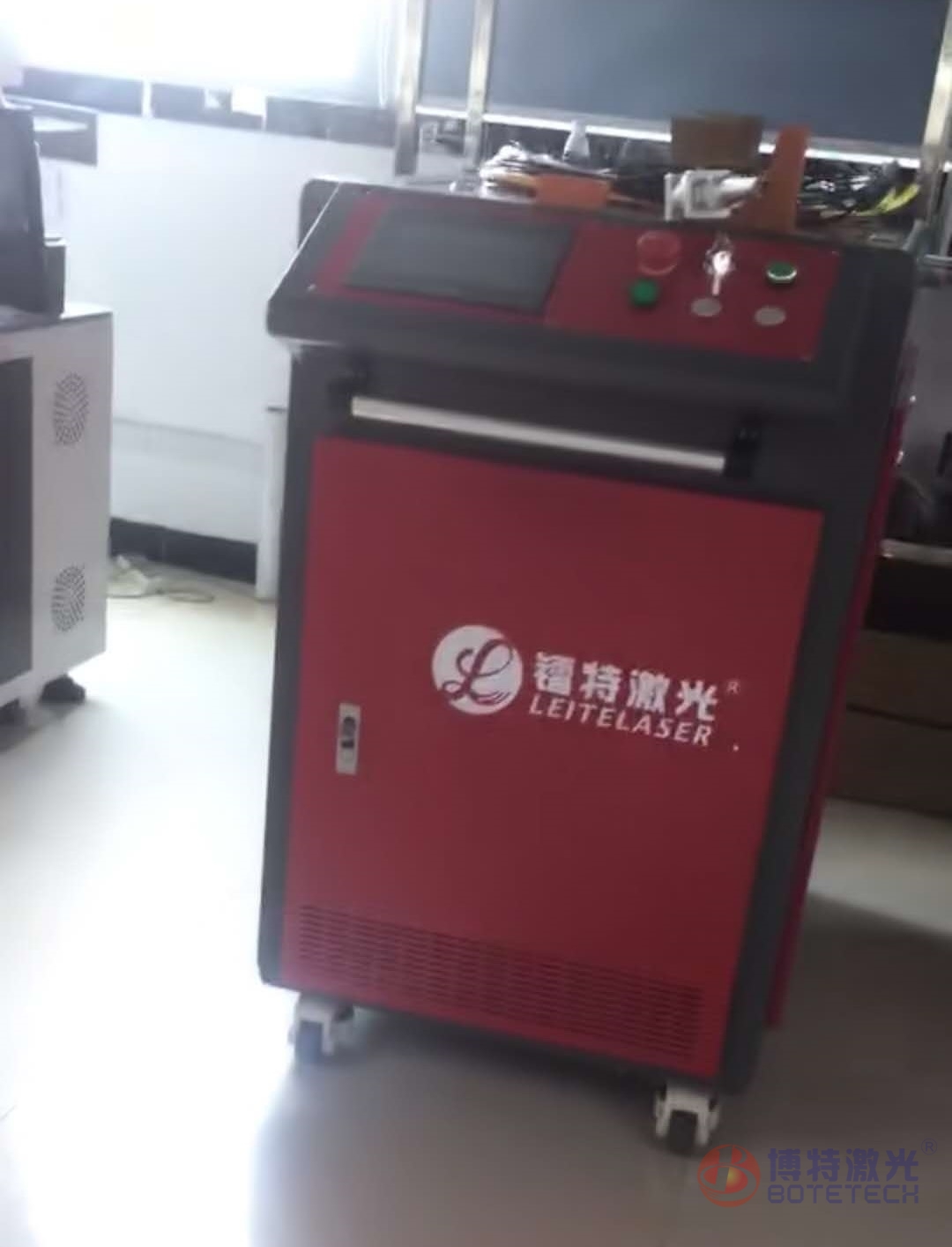 手持式激光焊接機